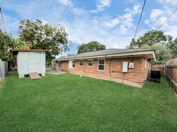 5758 Heron Drive, Houston TX 77033