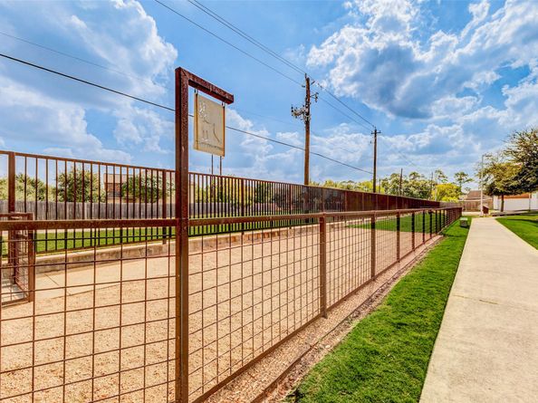 5502 Paraiso Place, Houston TX 77091