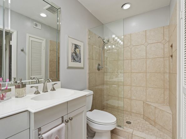 2236 S Piney Point Road 101, Houston TX 77063