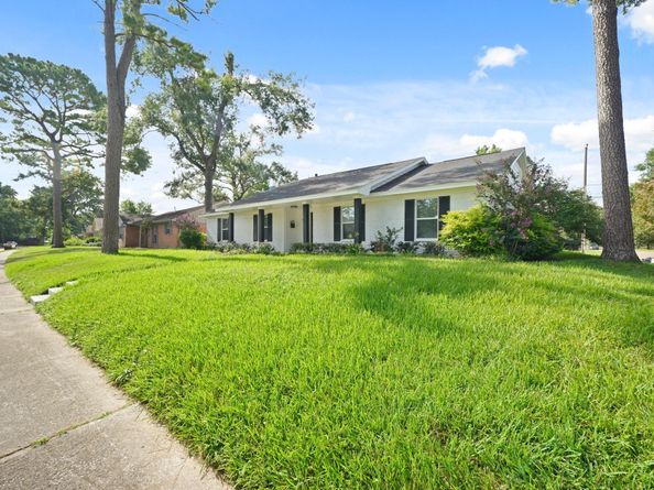 5943 Greenmont Drive, Houston TX 77092