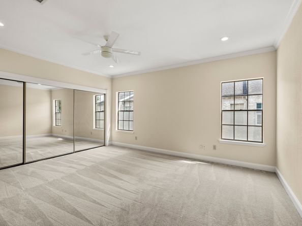 660 Wilcrest Drive 660, Houston TX 77042