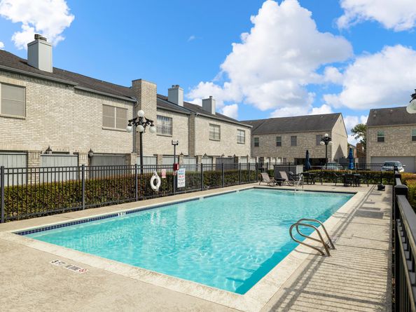 660 Wilcrest Drive 660, Houston TX 77042