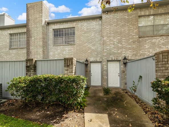 660 Wilcrest Drive 660, Houston TX 77042