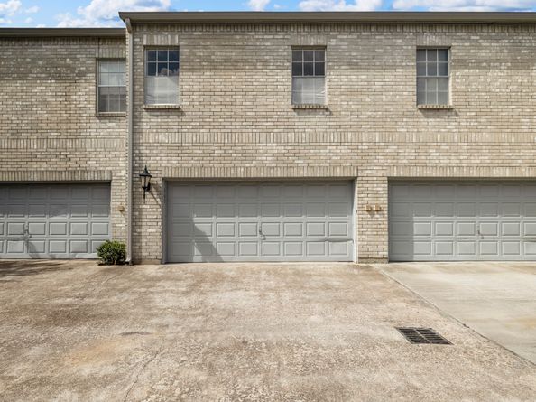 660 Wilcrest Drive 660, Houston TX 77042