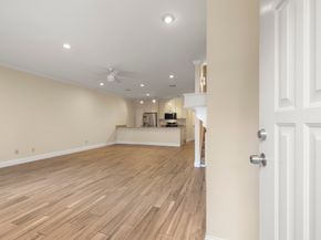 660 Wilcrest Drive 660, Houston TX 77042