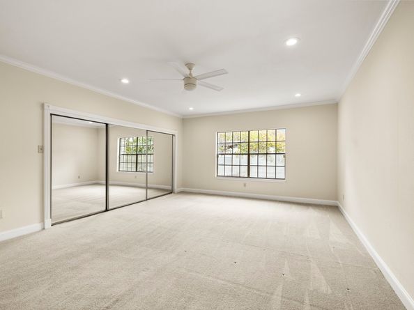 660 Wilcrest Drive 660, Houston TX 77042