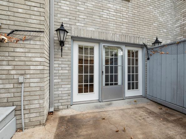 660 Wilcrest Drive 660, Houston TX 77042