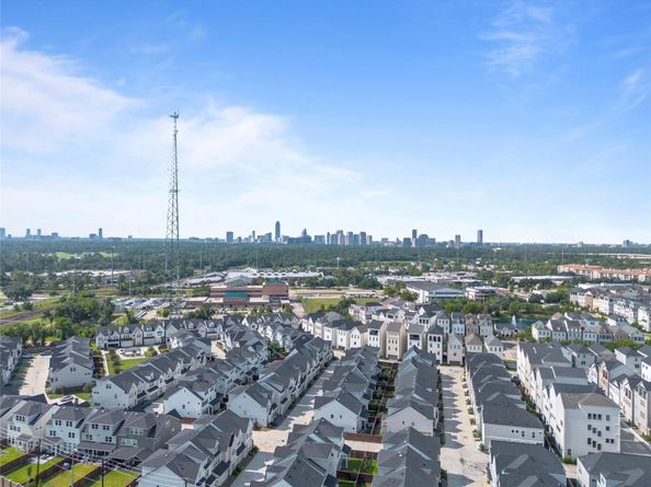 8409 Hempstead Road H, Houston TX 77008