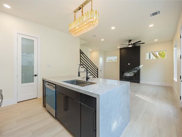 7129 England Street, Houston TX 77021