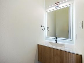 7129 England Street, Houston TX 77021