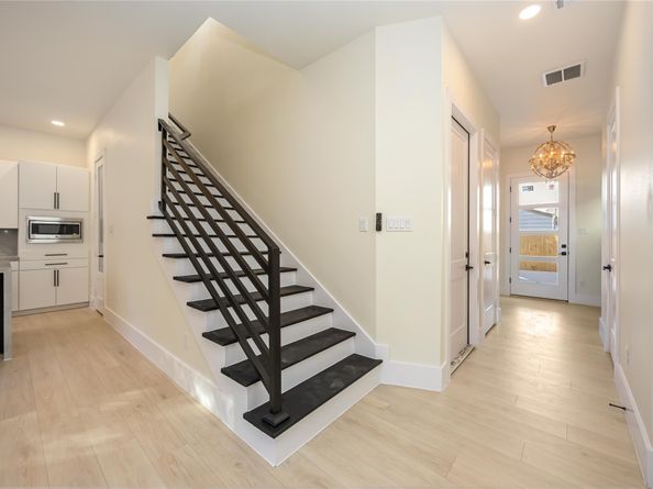 7129 England Street, Houston TX 77021