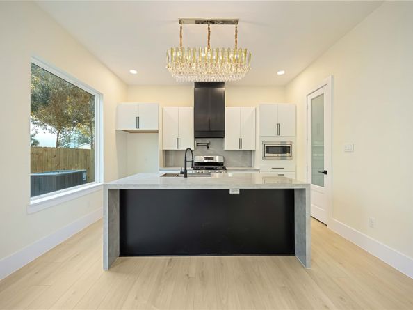 7129 England Street, Houston TX 77021