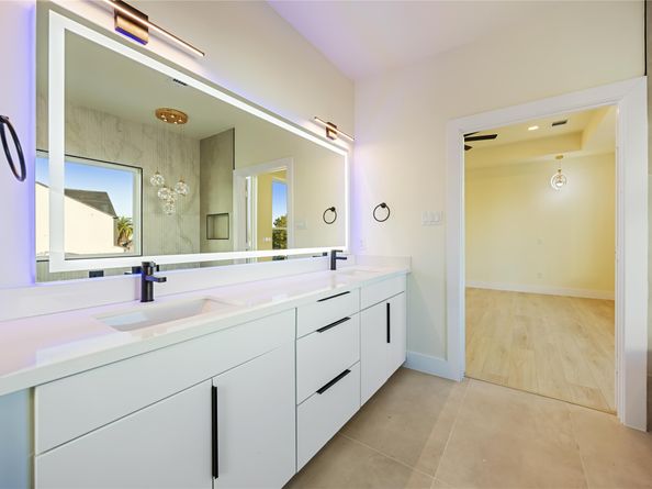 7129 England Street, Houston TX 77021