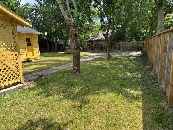 606 E 42nd Street, Houston TX 77022