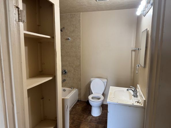 606 E 42nd Street, Houston TX 77022