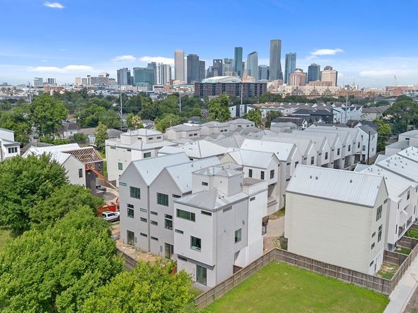 2851 Decker Place, Houston TX 77003