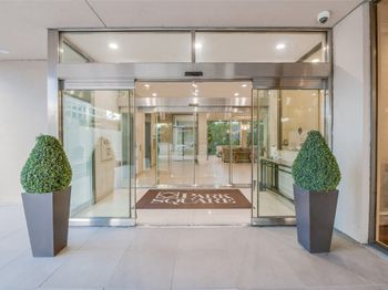 49 Briar Hollow Lane