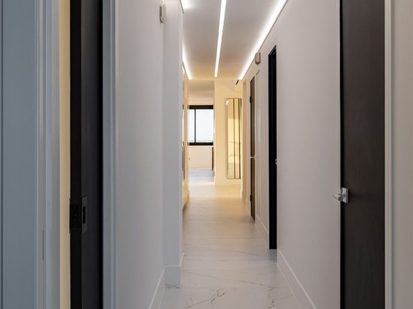 49 Briar Hollow Lane 1904, Houston TX 77027