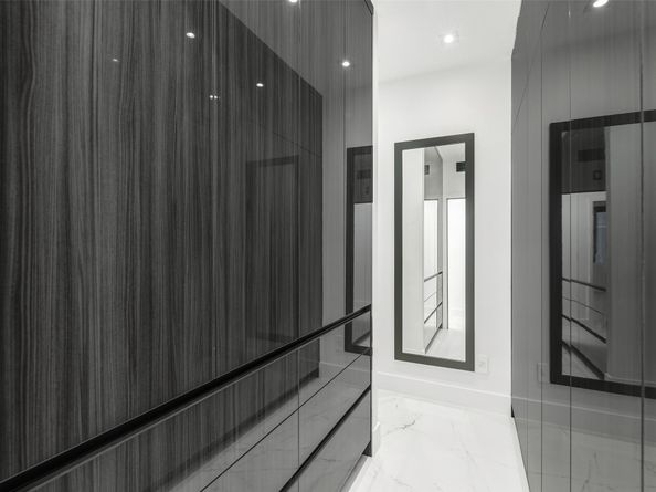 49 Briar Hollow Lane 1904, Houston TX 77027