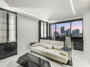 49 Briar Hollow Lane 1904, Houston TX 77027