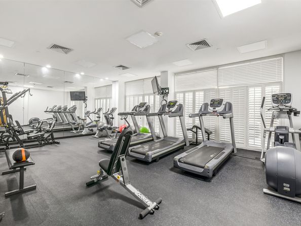 49 Briar Hollow Lane 1904, Houston TX 77027