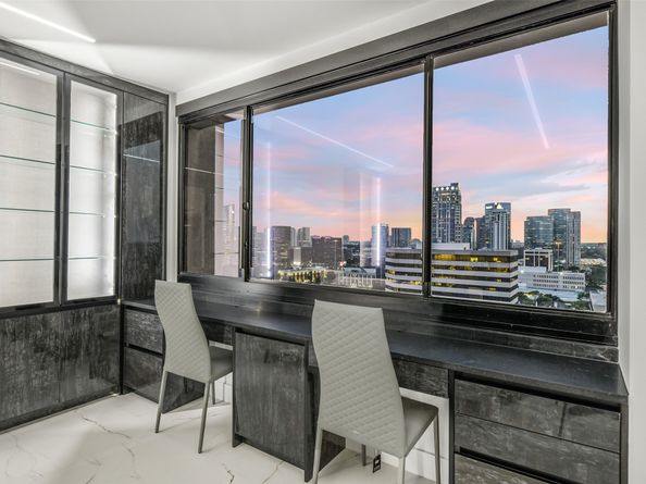 49 Briar Hollow Lane 1904, Houston TX 77027