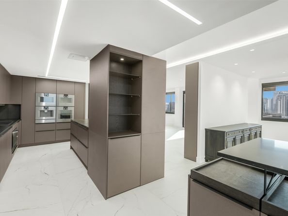 49 Briar Hollow Lane 1904, Houston TX 77027