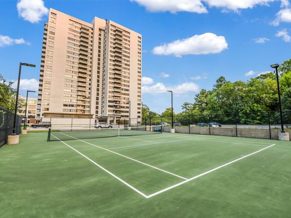 49 Briar Hollow Lane 1904, Houston TX 77027