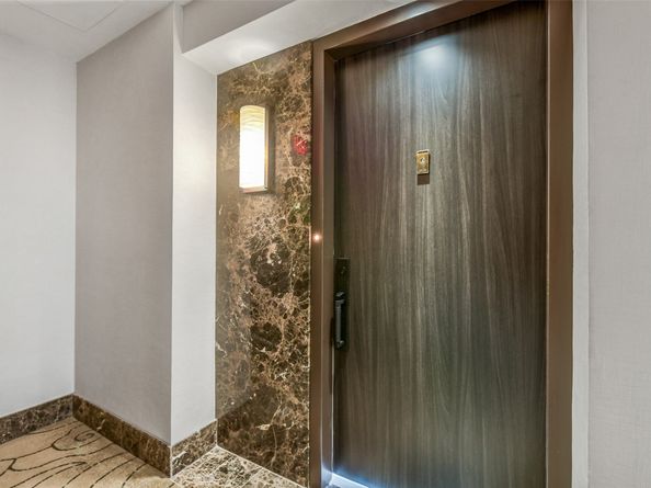 49 Briar Hollow Lane 1904, Houston TX 77027