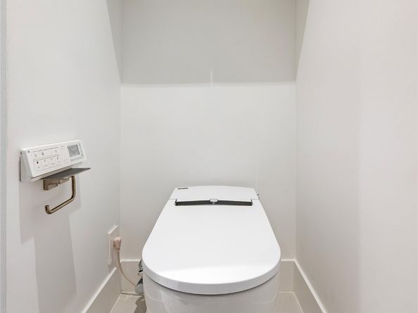 49 Briar Hollow Lane 1904, Houston TX 77027