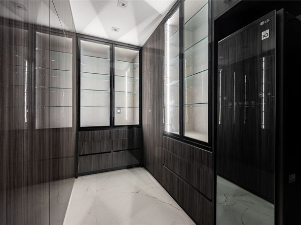 49 Briar Hollow Lane 1904, Houston TX 77027