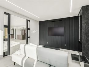 49 Briar Hollow Lane 1904, Houston TX 77027