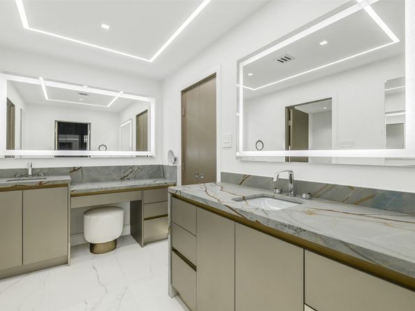 49 Briar Hollow Lane 1904, Houston TX 77027