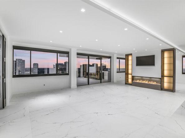 49 Briar Hollow Lane 1904, Houston TX 77027