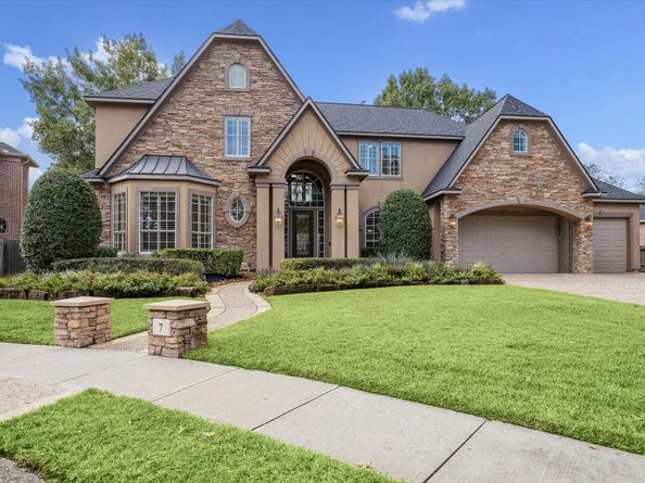 7 Club Oak Court, Kingwood TX 77339