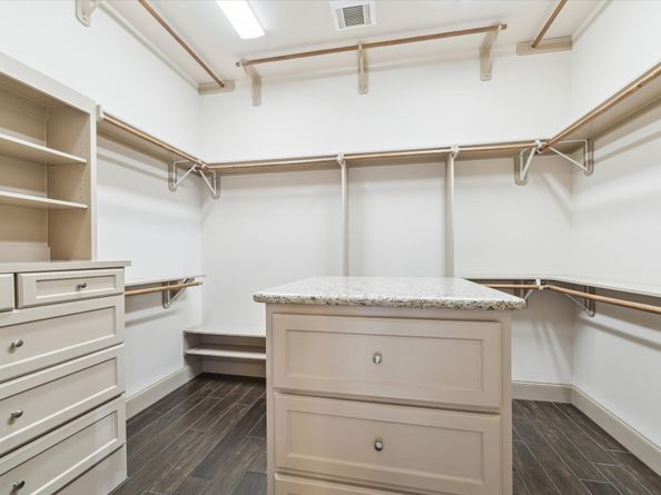 7 Club Oak Court, Kingwood TX 77339