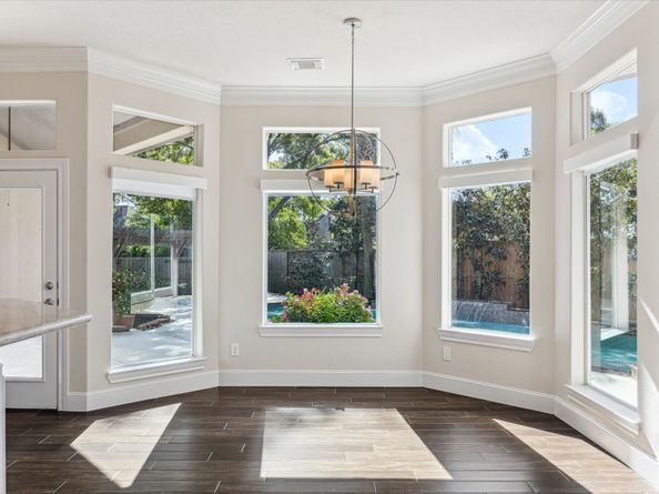 7 Club Oak Court, Kingwood TX 77339