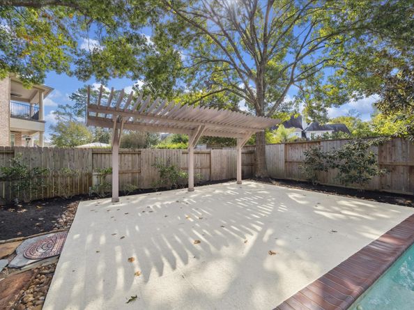 7 Club Oak Court, Kingwood TX 77339