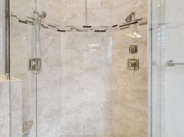 7 Club Oak Court, Kingwood TX 77339