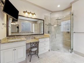 7 Club Oak Court, Kingwood TX 77339