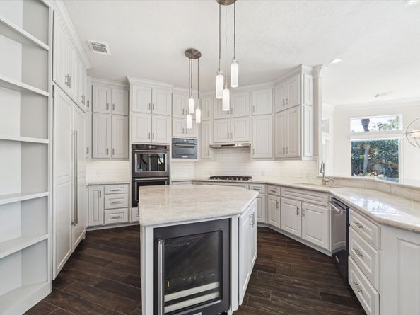 7 Club Oak Court, Kingwood TX 77339