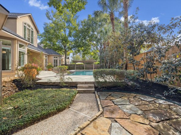 7 Club Oak Court, Kingwood TX 77339