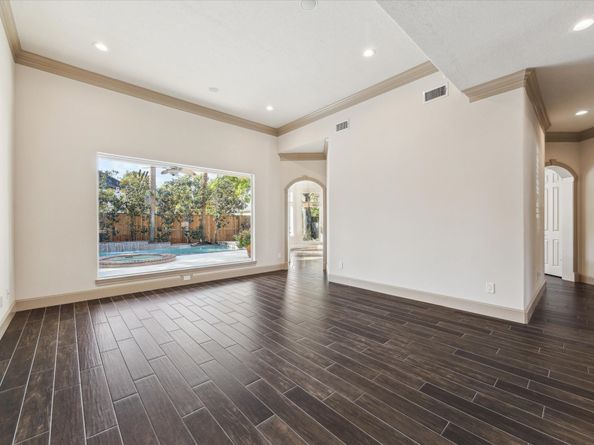 7 Club Oak Court, Kingwood TX 77339