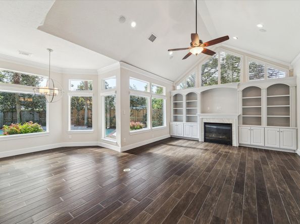 7 Club Oak Court, Kingwood TX 77339