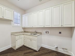 7 Club Oak Court, Kingwood TX 77339