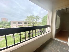 2209 S Braeswood Boulevard 33F, Houston TX 77030