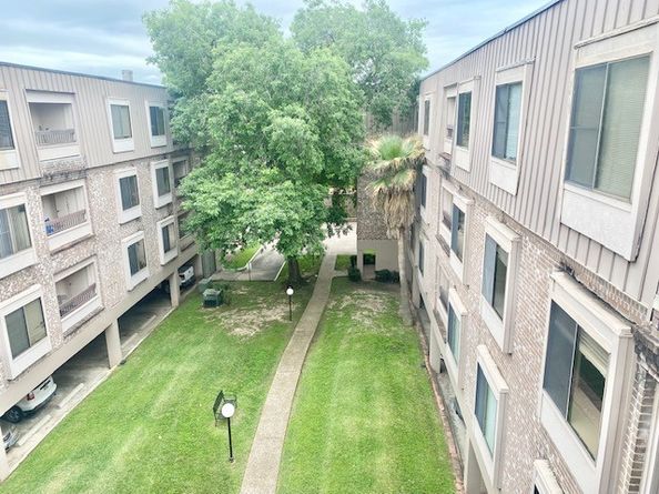 2209 S Braeswood Boulevard 33F, Houston TX 77030