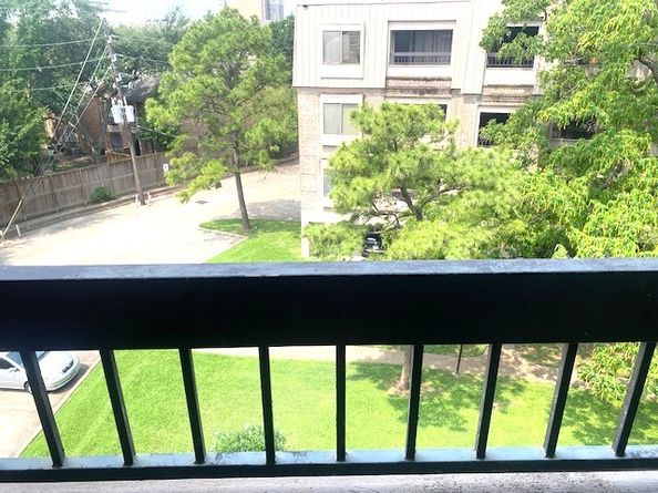 2209 S Braeswood Boulevard 33F, Houston TX 77030