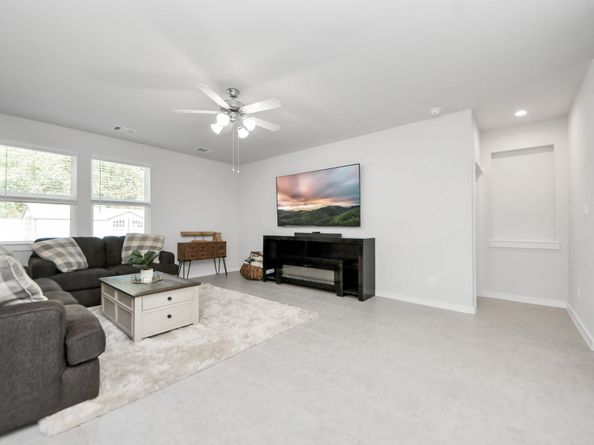 297 Gallant Fox Way, New Caney TX 77357