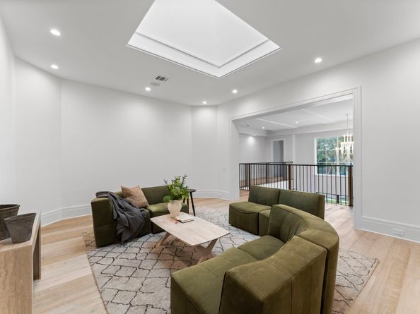 3653 Chevy Chase Drive, Houston TX 77019